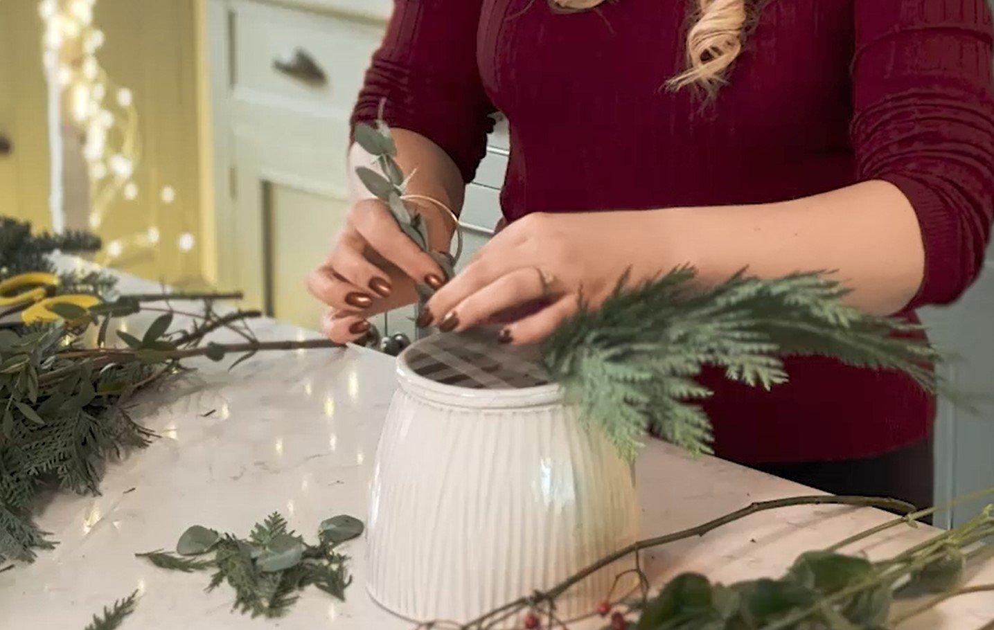 How To Make A Christmas Centrepiece Interflora